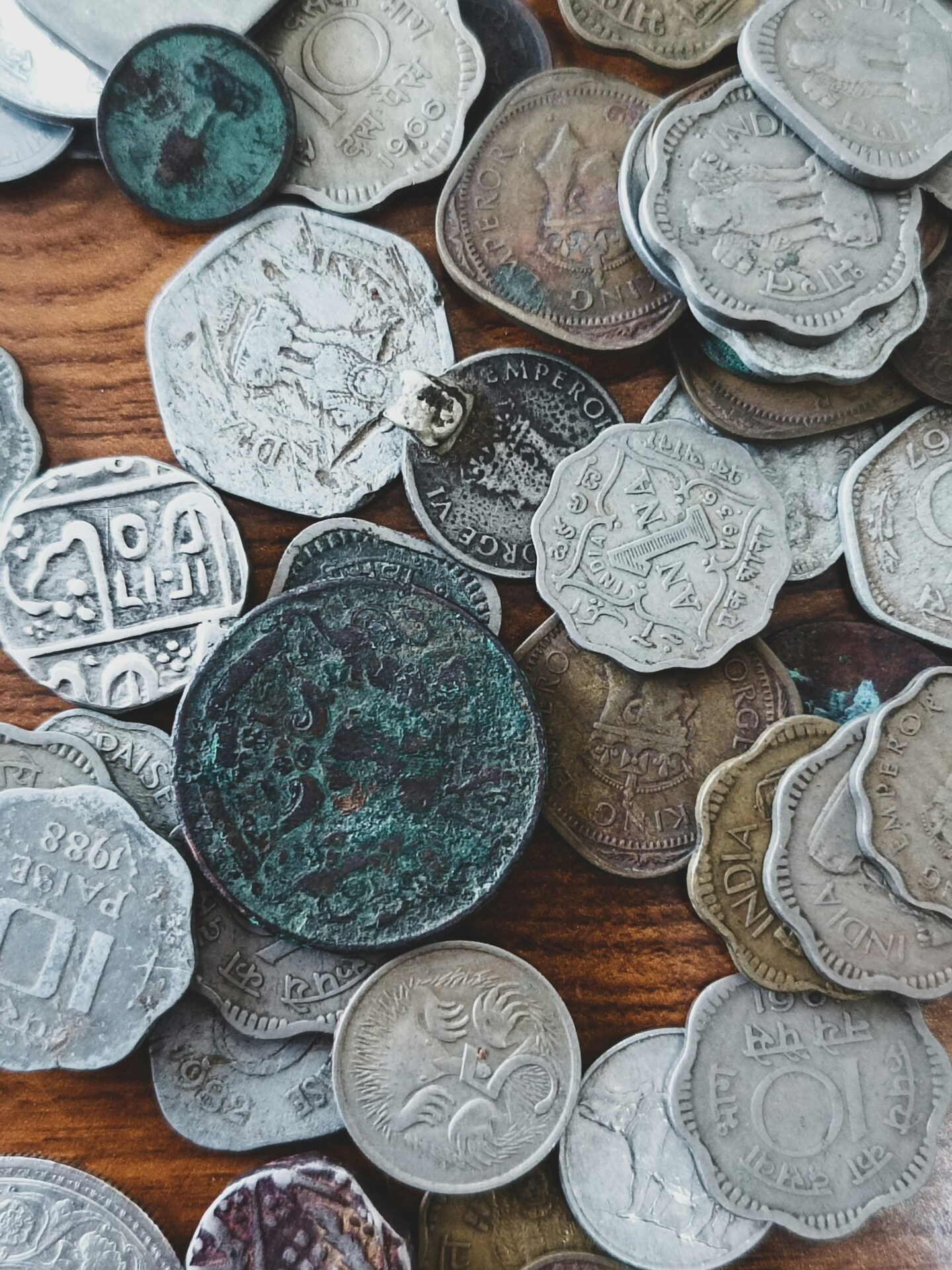 a group of round objects. Copy 1878-1904&1921 Statue of Liberty Morgan Dollar Best Silver Plating Coin Replica U.S Souvenir Coin Lucky Coin Collection 1878